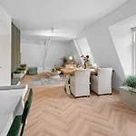 Unique Penthouse Near Center And Park