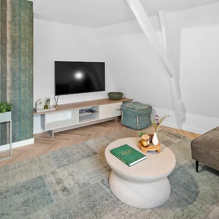 Unique Penthouse Near Center And Park Apartman