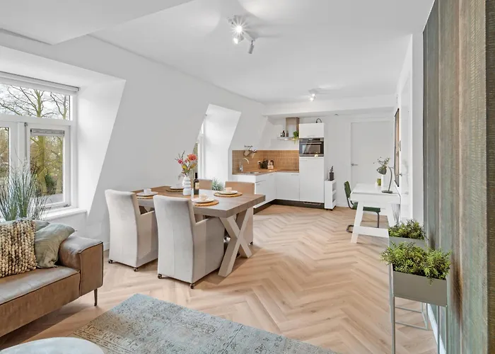 Unique Penthouse Near Center And Park Apartman